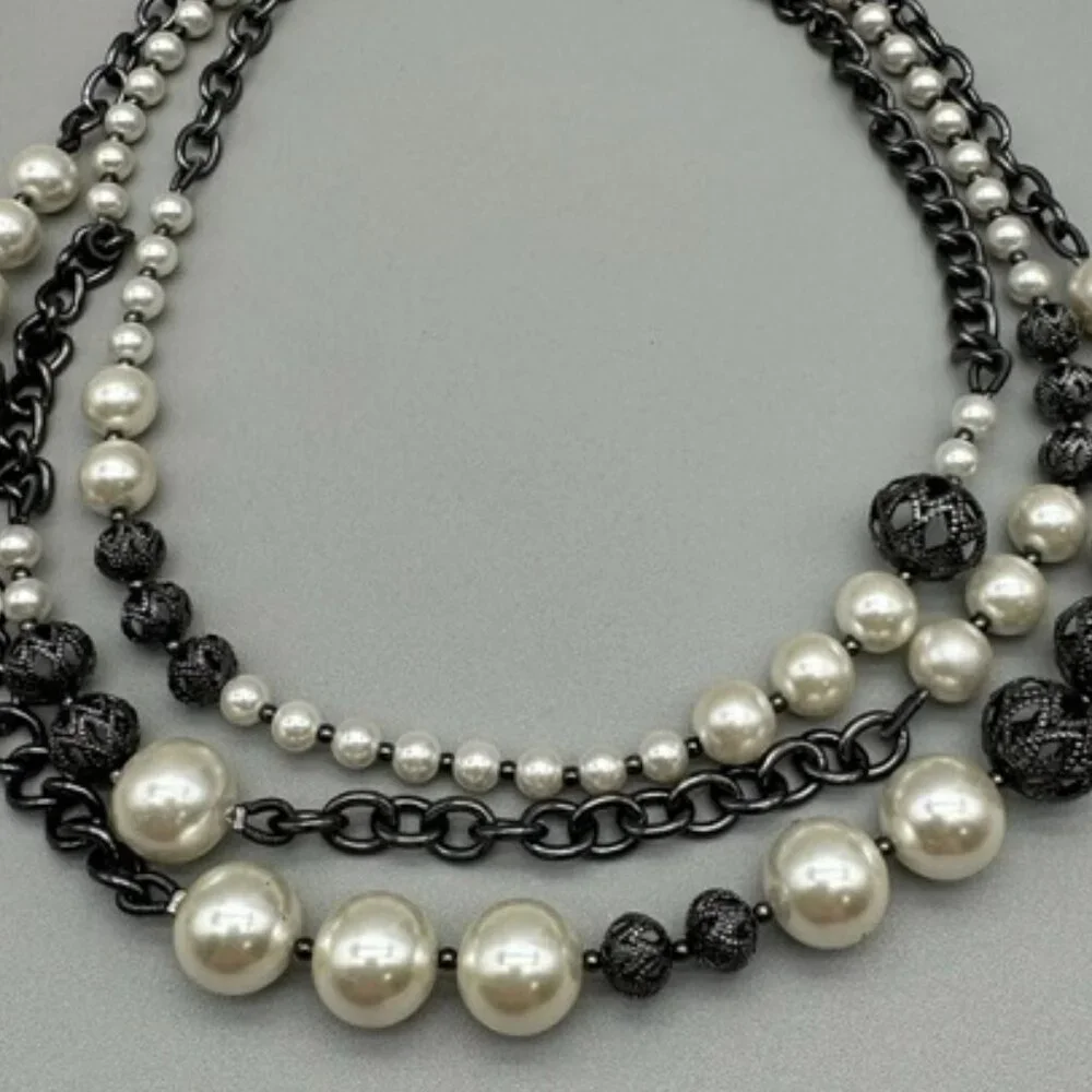 VERA WANG Rocker Chic Gunmetal Cutout Ball Ivory/White Pearl Chain Necklace**NEW - Picture 3 of 3